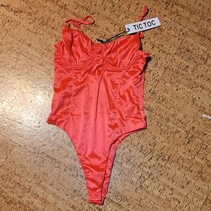 TIC TOC, Hot pink bodysuit